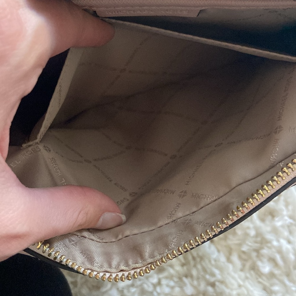 Michael Kors jet set cross body purse - Picture 11 of 11